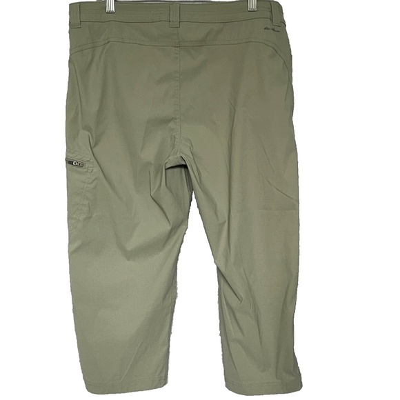 Eddie Bauer Rainier Capri Crop Pants Cargo Zippered Pocket Green UPF 50"+ Sz 14 - Picture 4 of 6